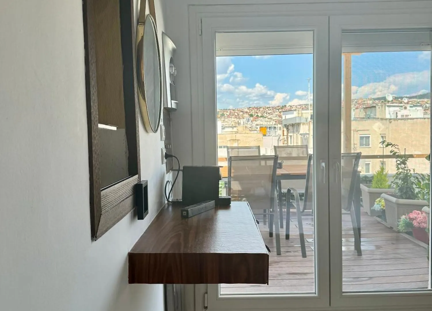 Rooftop Mini Suite-Roof Deck-Sunbeds-City View Salonic Apartament